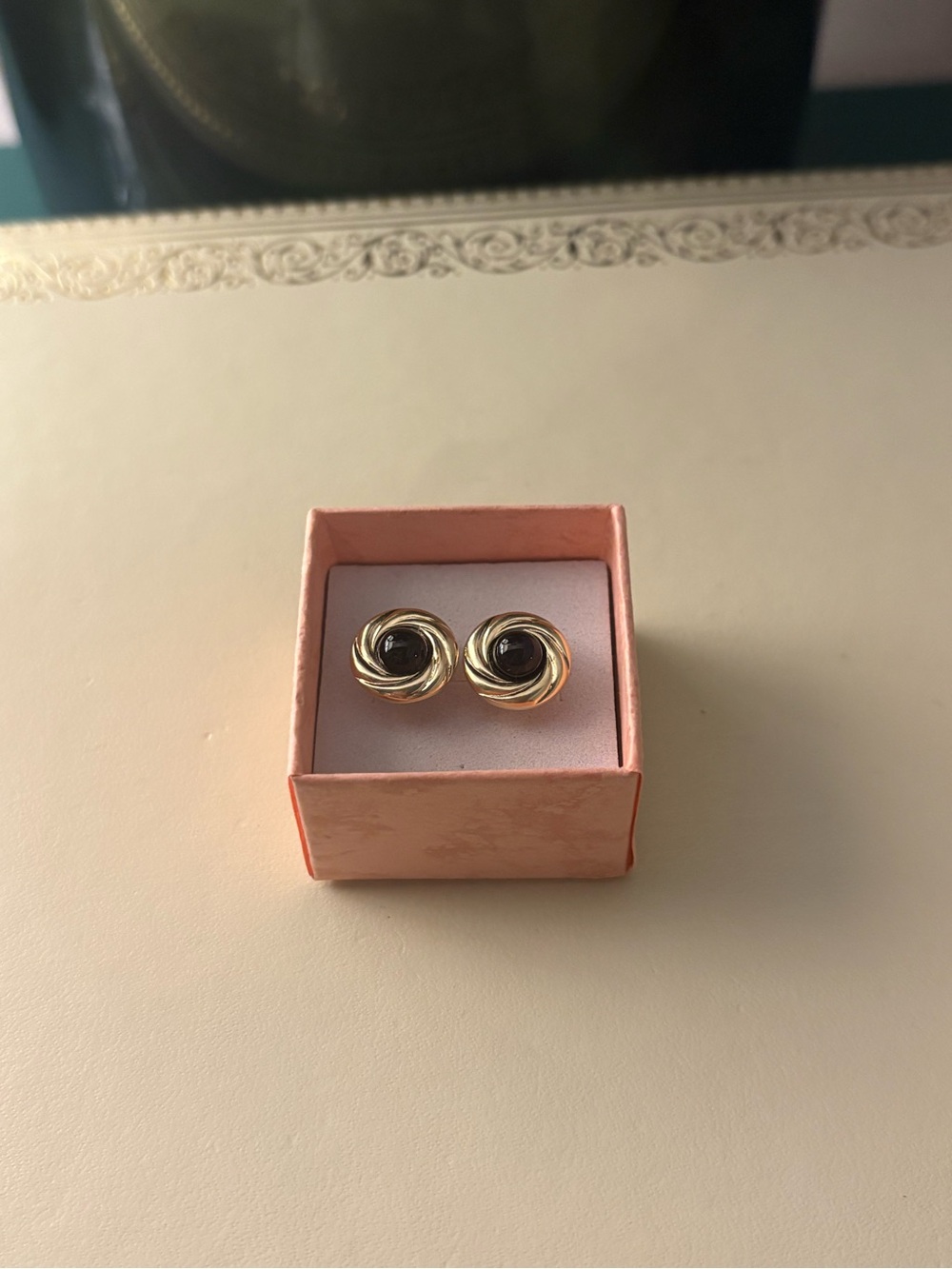 Vintage 14k Gold with Black Stone Twist Stud Earrings - Women Jewelry
